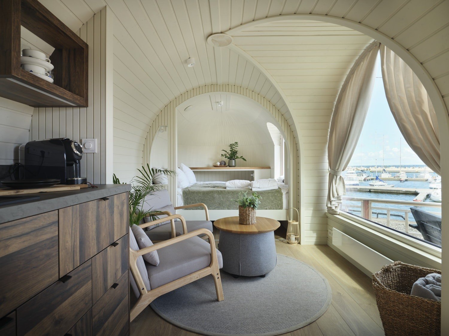 Interior of a cabin in Iglupark