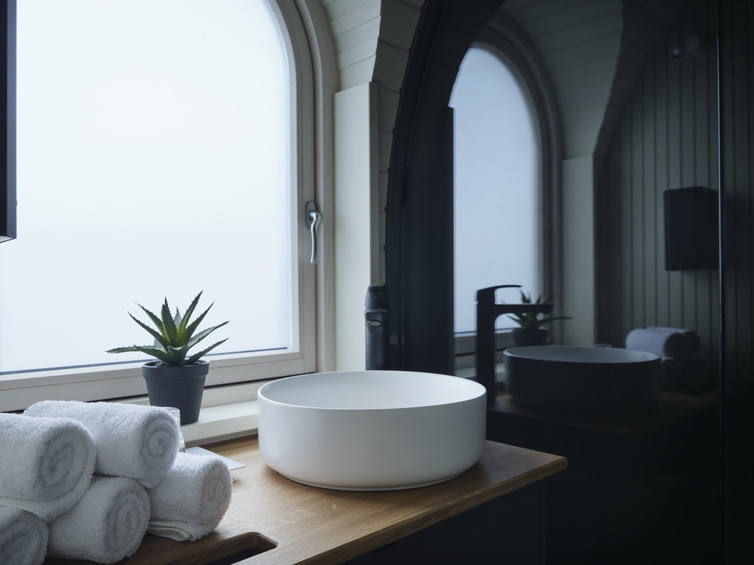 Cabin bathroom sink